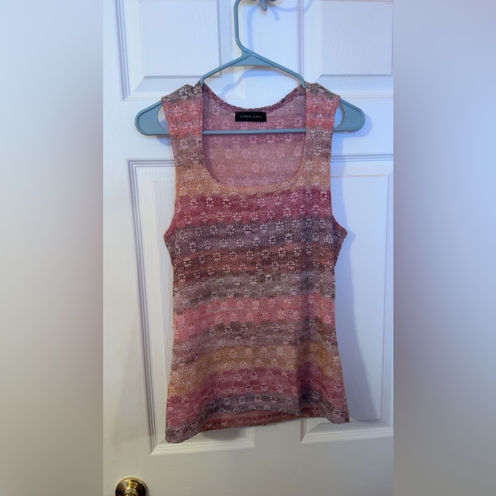 Linda Leal, Y2K tank-top. Flower design, medium-fit.